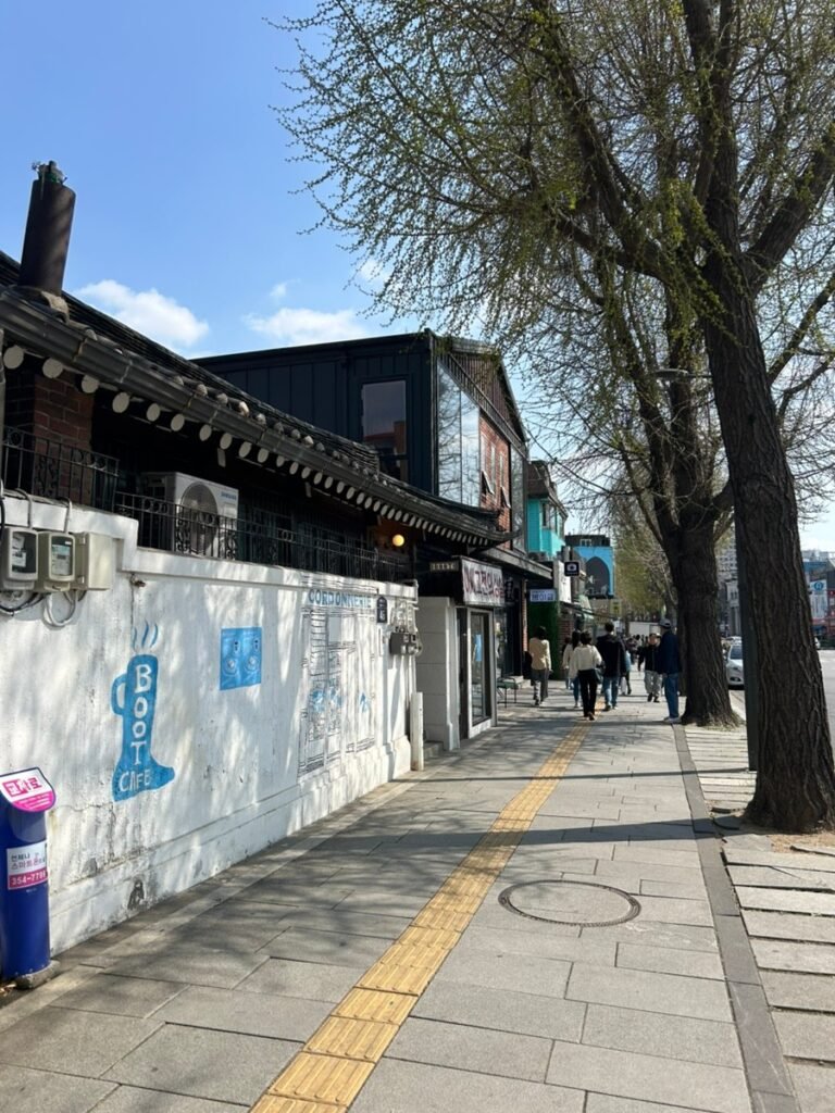 Le Plein Été 景福宮店の店内ディスプレイ｜韓国の伝統を感じる上品な香水ショップ